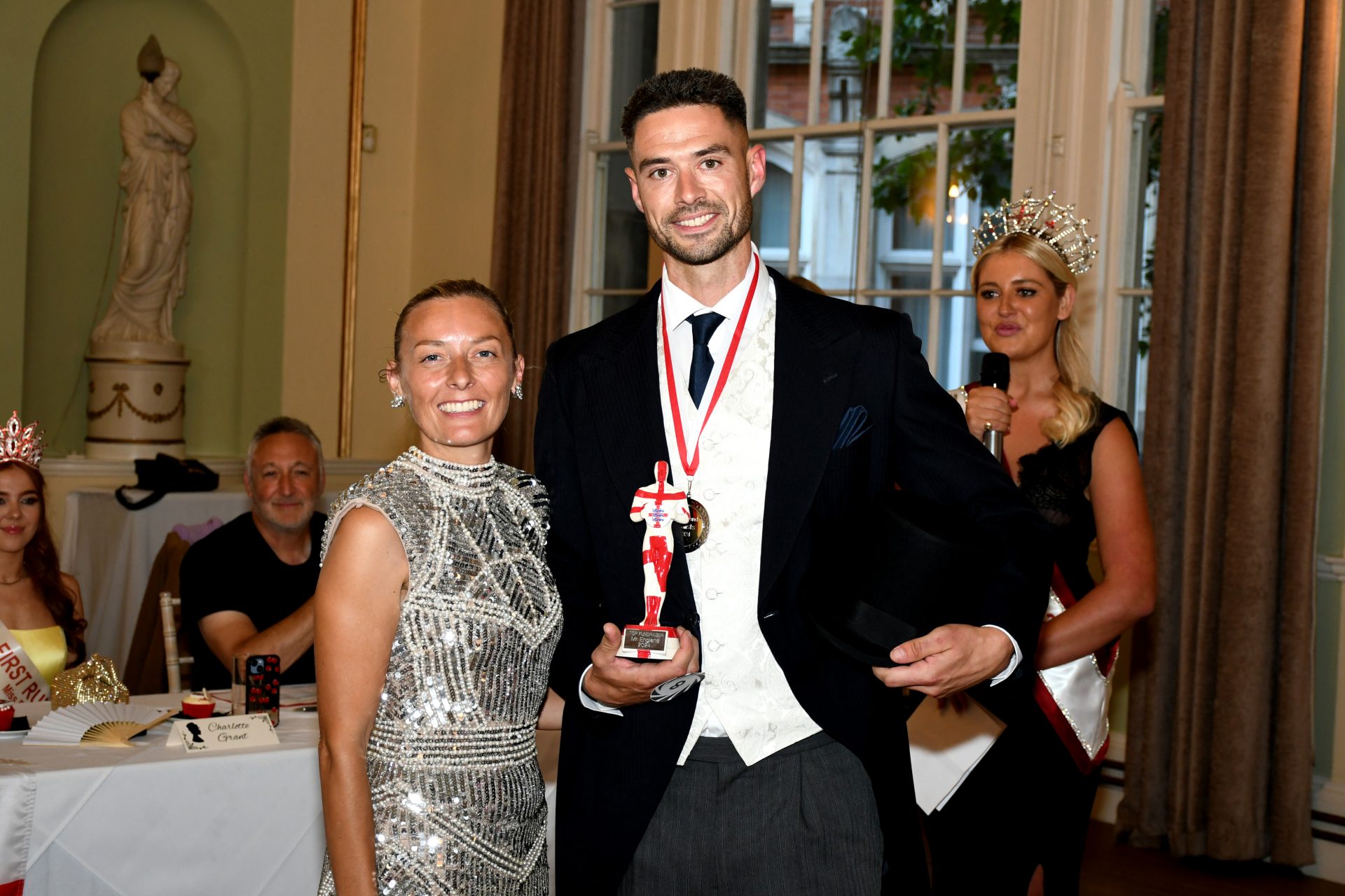 Tenterden Groundsman wears Leprechaun’s outfit for Mr England charity run & wins top award